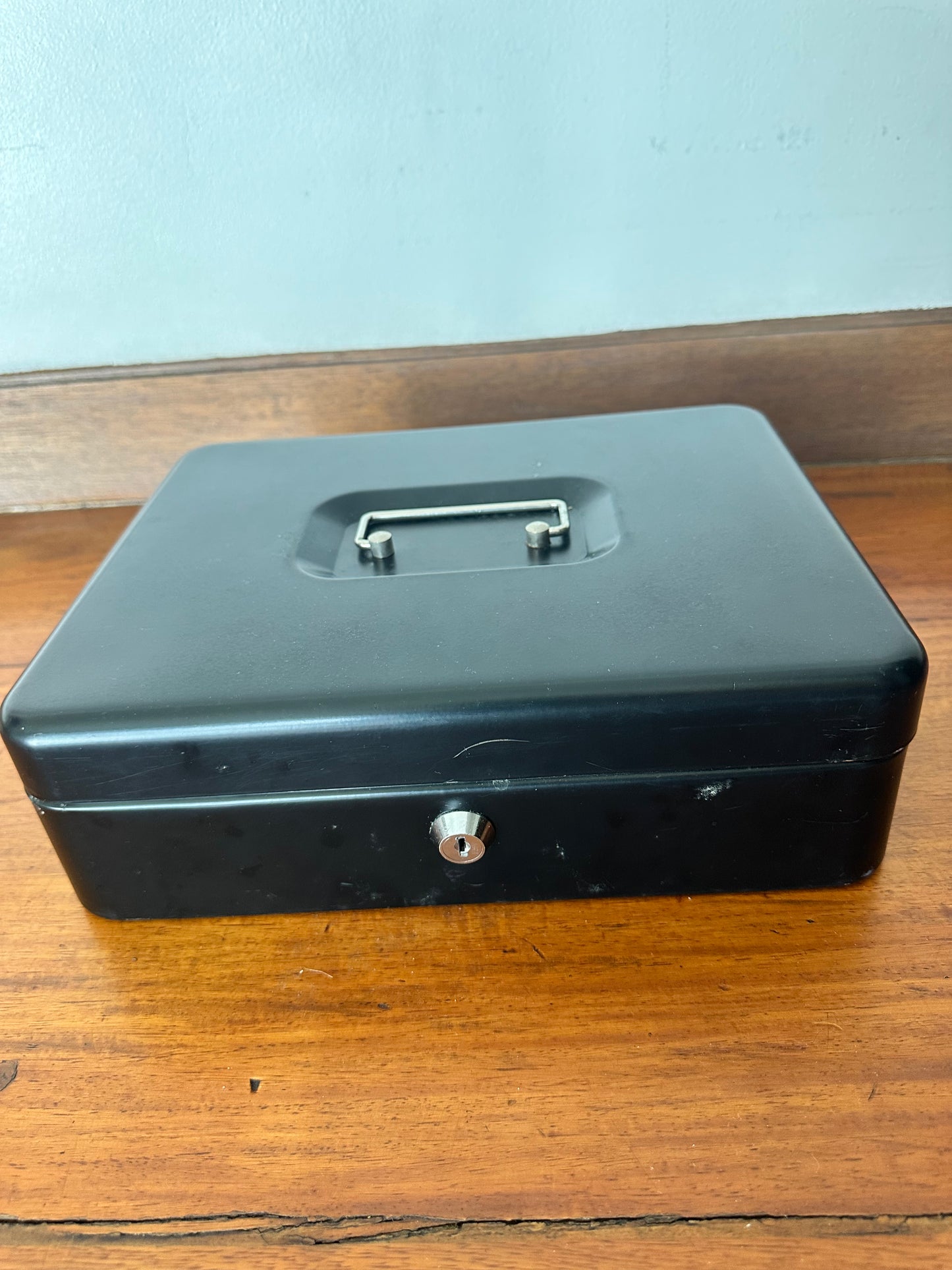 Cash Box with Bill Trays (No Clips)