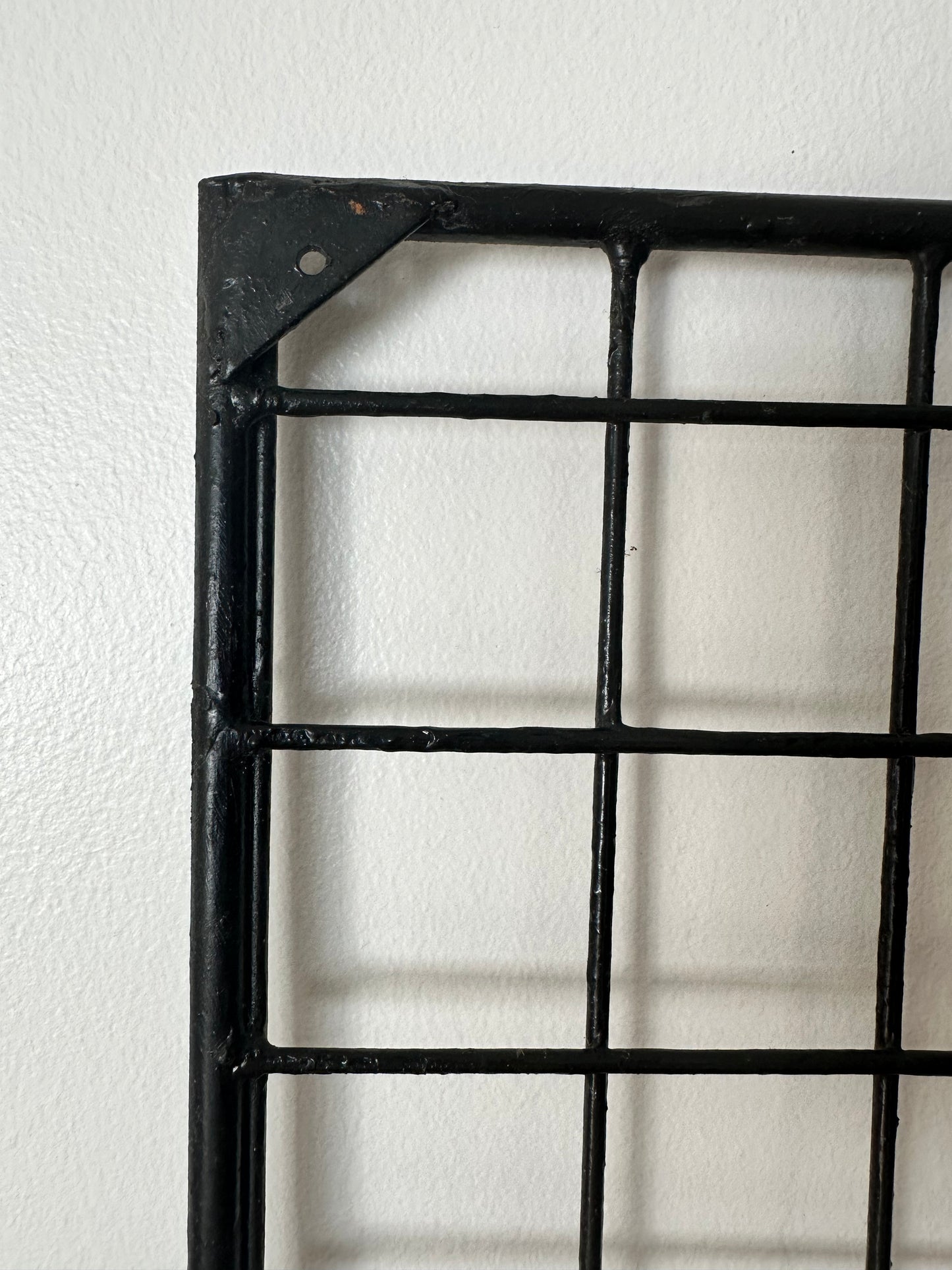 Grid Wire Board Black 154x38CM